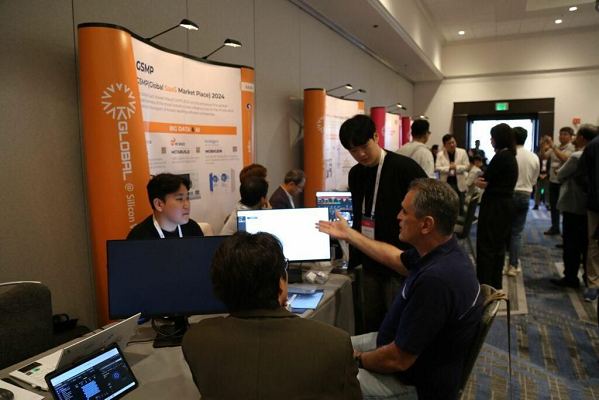 Attendees at the 2024 Innovation Summit networking and exploring Korean SaaS, US market entry, public sector innovation, and partnerships.